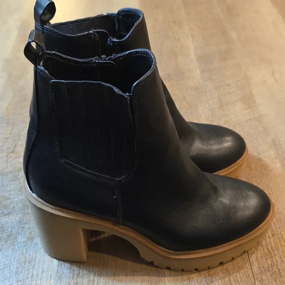 Dolce Vita - Jade Black Heeled Boots. Size 8 - Picture 3 of 7